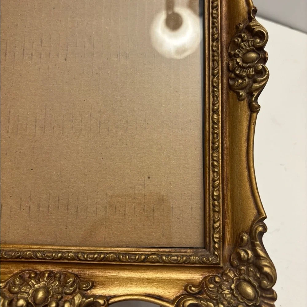 Vintage picture frame Victorian style. Holds 10” x 8” photo